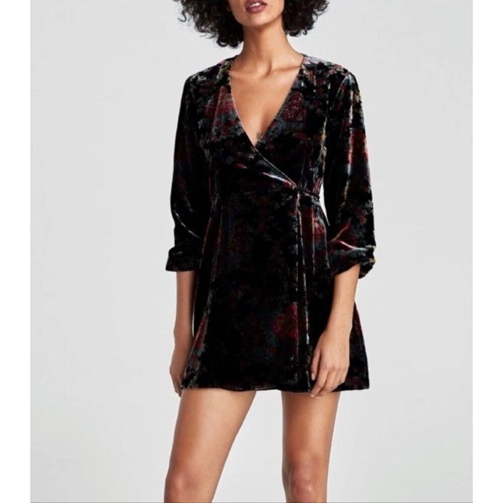 ZARA Women’s Medium Mini Envelope Wrap‎ Velvet Dress Floral V-Neck